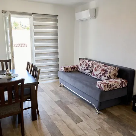 Apartment Nikola *