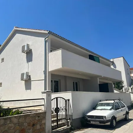 Nikola Apartment *