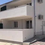 Nikola * Nečujam