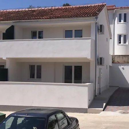 Apartment Nikola *