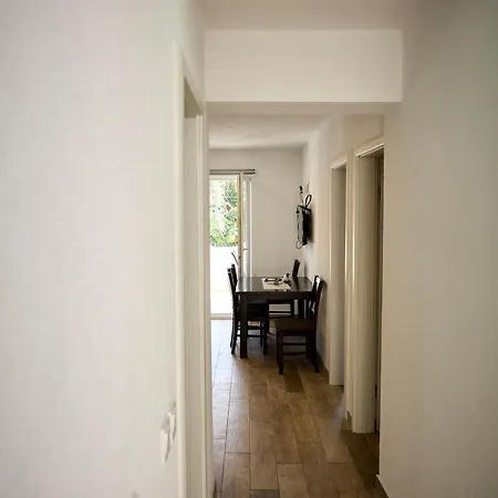 Nikola Apartment *