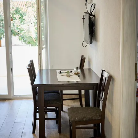 Nikola Apartment *
